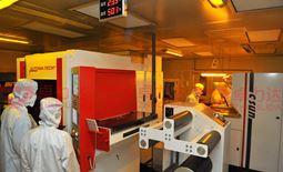 Automatic roll to roll high precision glass exposure machine