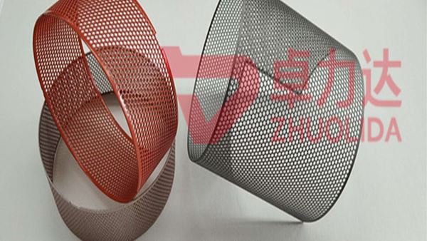 Vacuum cleaner strainer